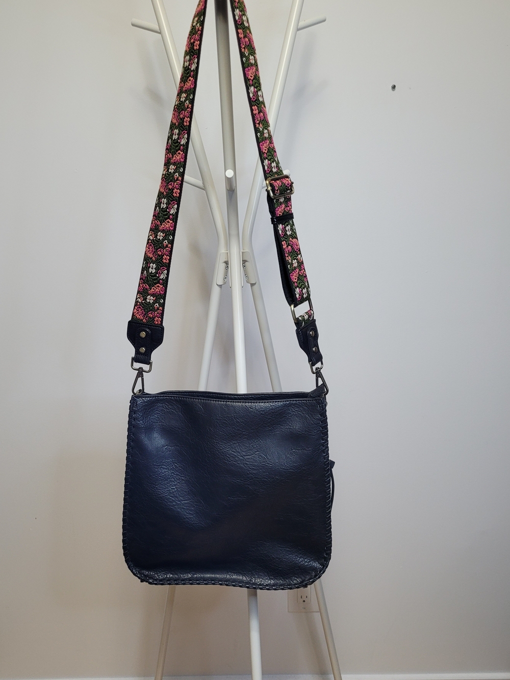 Antik Kraft Black Vegan Leather Crossbody Bag with Floral Guitar Strap